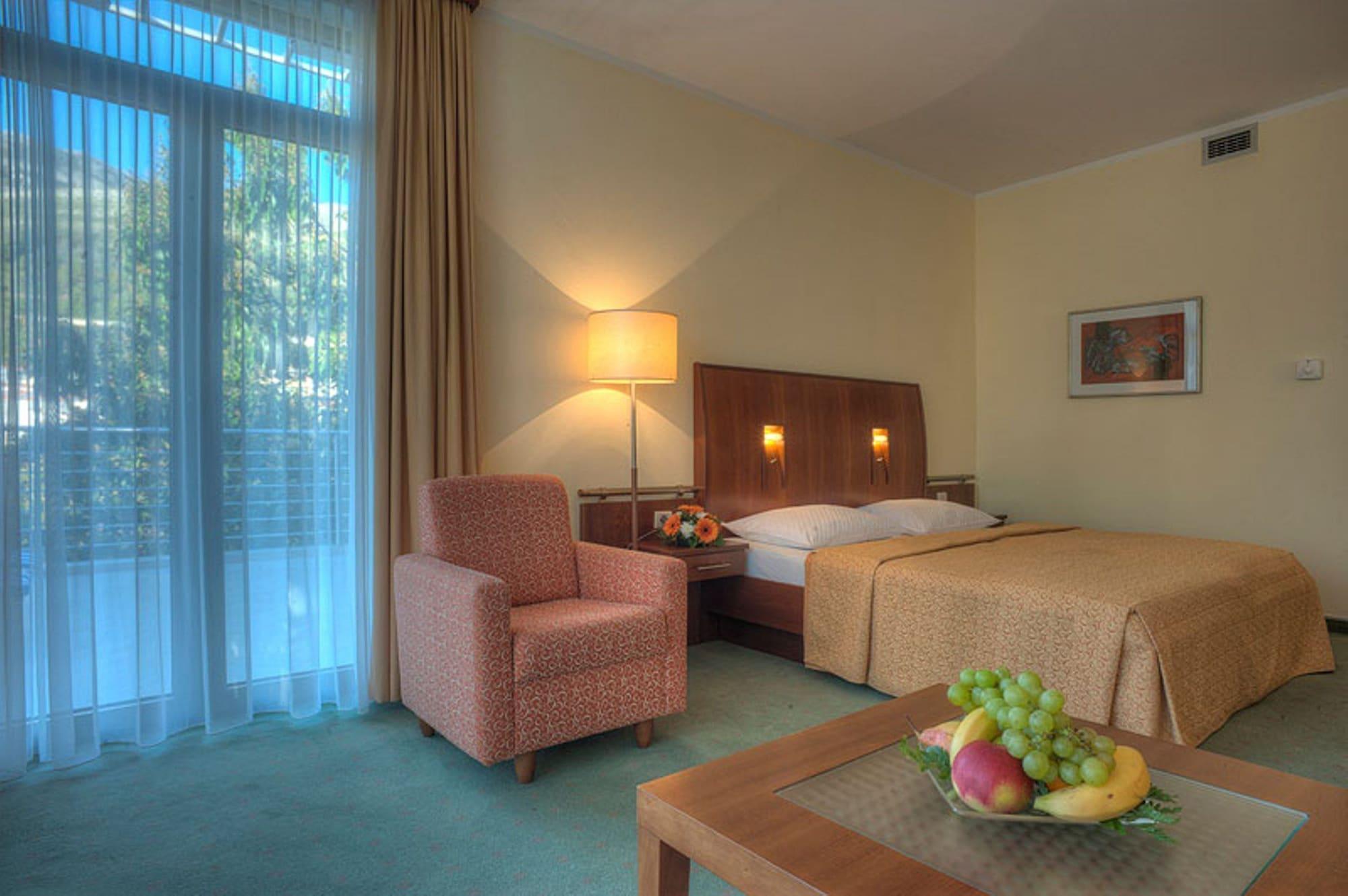 Hotel Rivijera Petrovac Екстериор снимка