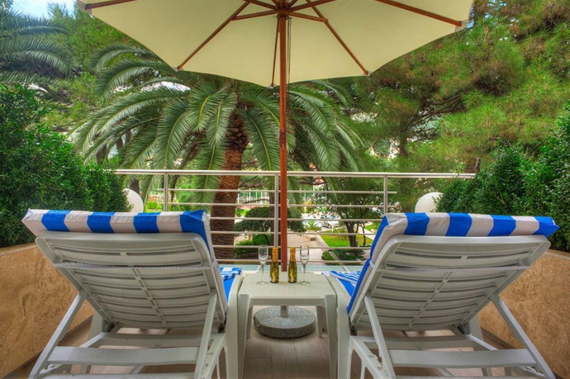 Hotel Rivijera Petrovac Екстериор снимка