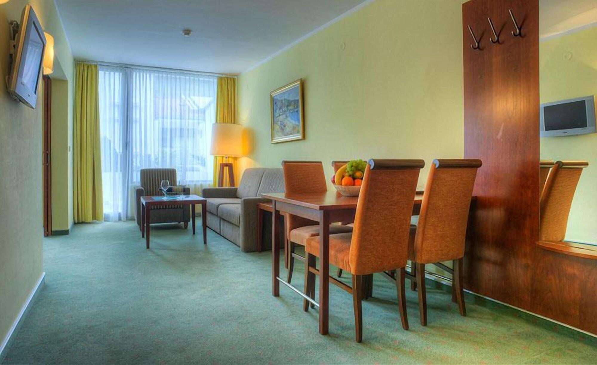 Hotel Rivijera Petrovac Екстериор снимка