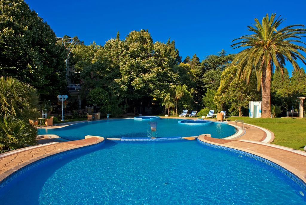 Hotel Rivijera Petrovac Екстериор снимка