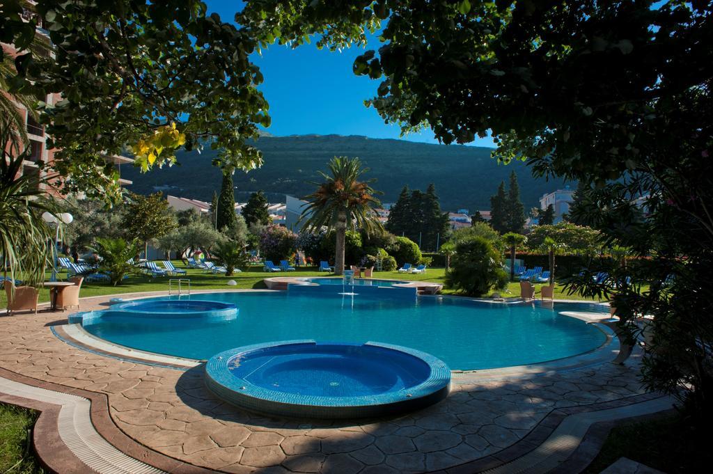 Hotel Rivijera Petrovac Екстериор снимка