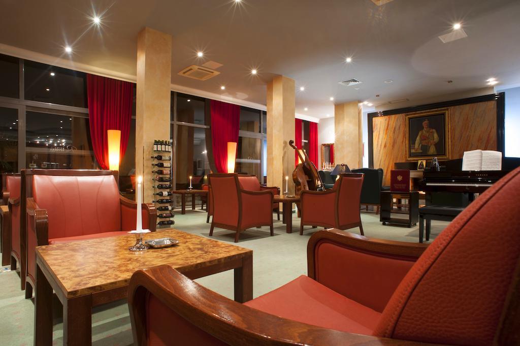 Hotel Rivijera Petrovac Екстериор снимка