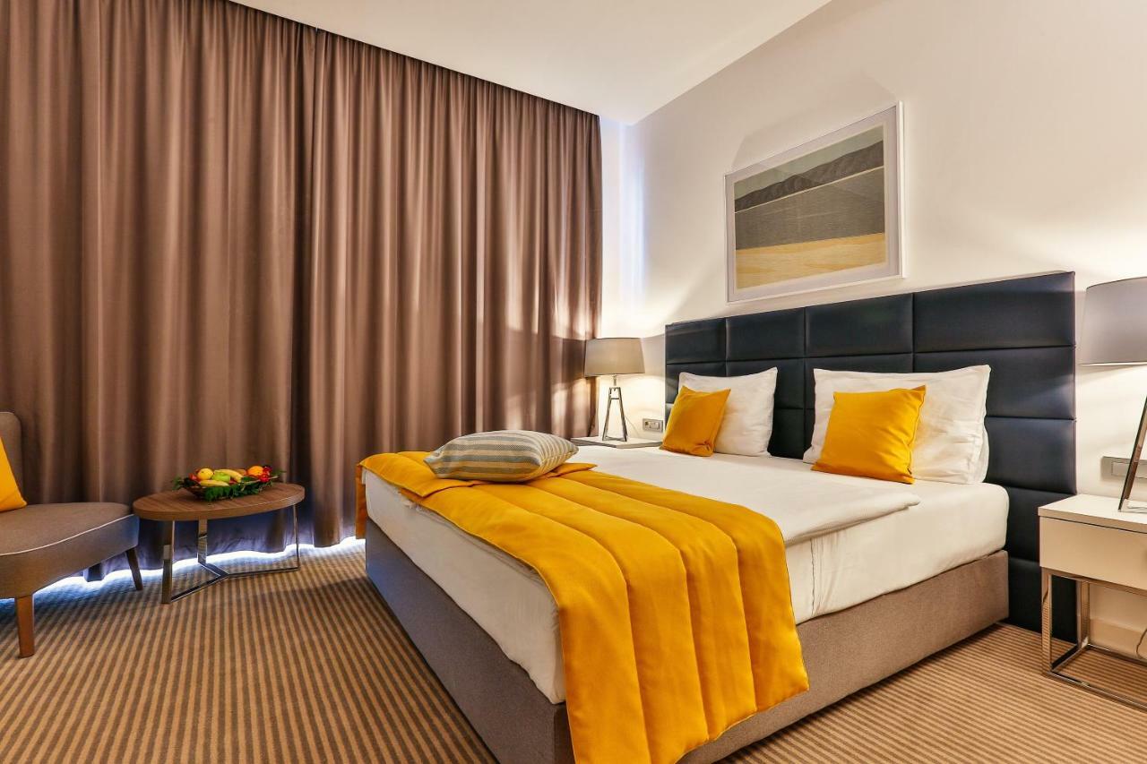 Hotel Rivijera Petrovac Екстериор снимка