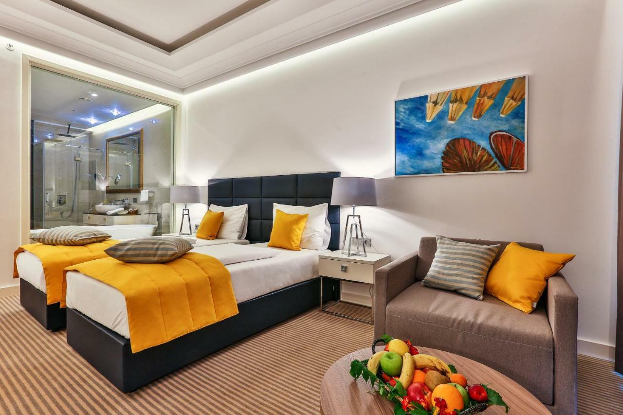 Hotel Rivijera Petrovac Екстериор снимка