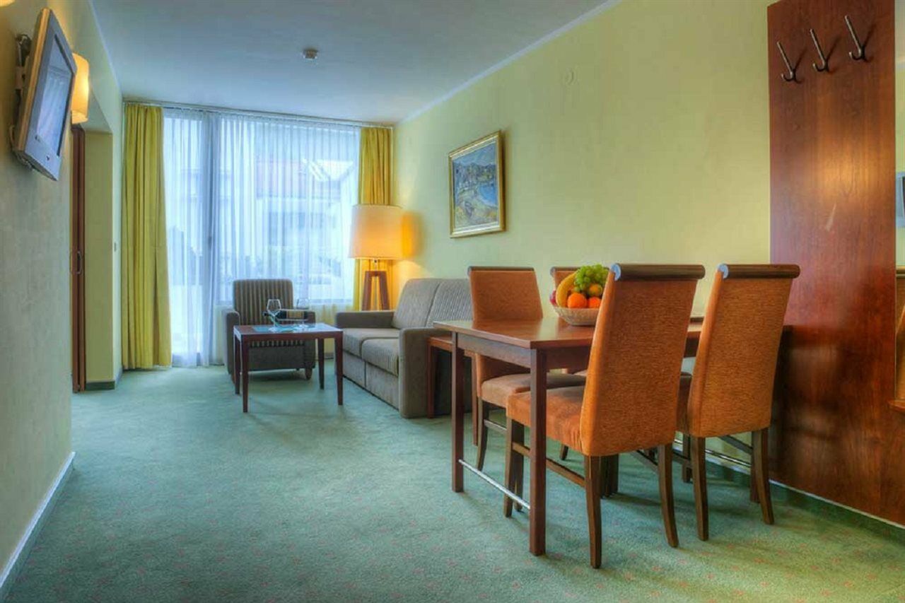 Hotel Rivijera Petrovac Екстериор снимка